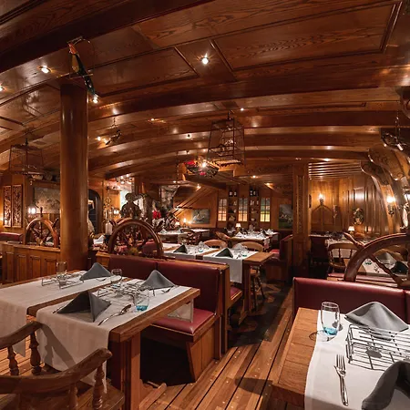 Boutique Albana Real - Restaurants & Otel