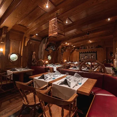 Boutique Albana Real - Restaurants & فندق